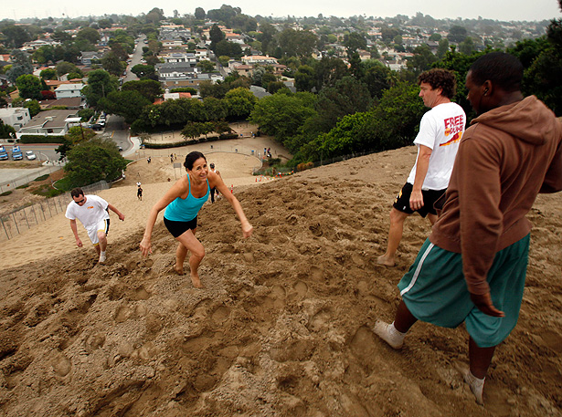 manhattan beach sand dunes working out in manhattan beach