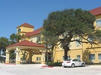 La Quinta Inn & Suites San Antonio The Dominion